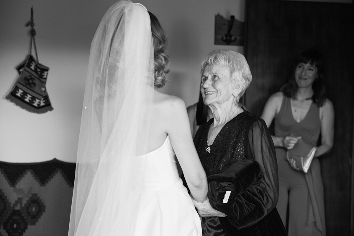 Ταξίαρχος & Έλενα - Pindos Resort, Kρανι : Real Wedding by Ioanna Melissinou Photography